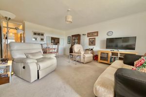 18' Living Room- click for photo gallery